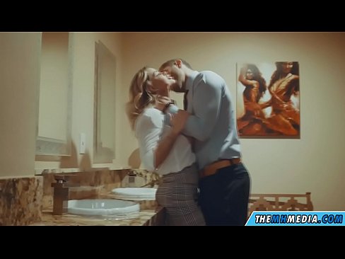 ❤️ Nalika pirang busty seduces anjeun dina restroom umum ❤️ porno dina su.vlad-massage-salon.ru ❌️❤